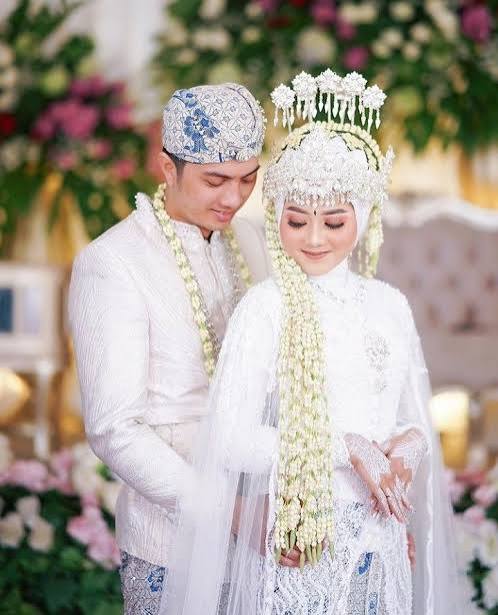 Foto pasangan pengantin